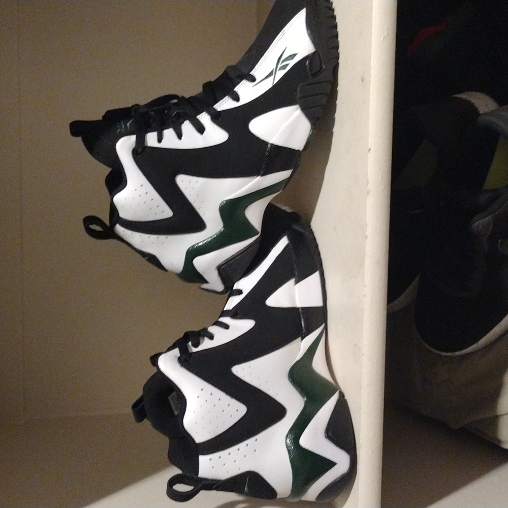Brand New Reebok kamikaze sz 9